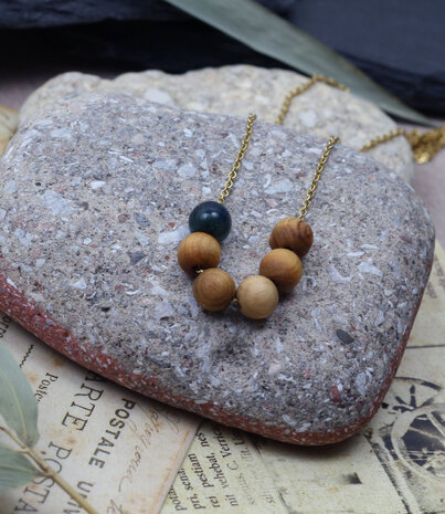 Short necklace apatite and wood