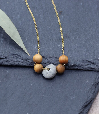 Short necklace Sea pebbles